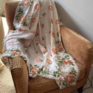 Baar & Beards Inc (B&B) Large Shawl/Scarf Rayon Beige, Orange Roses Fringed